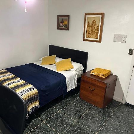 Snug Minimalist Full Bed With 50 Inch Smart Tv, Netflix, Airplay, Mini-Fridge, And 500 Mbps Wifi Near Fiu, Dolphin Mall, Airport Miami Esterno foto
