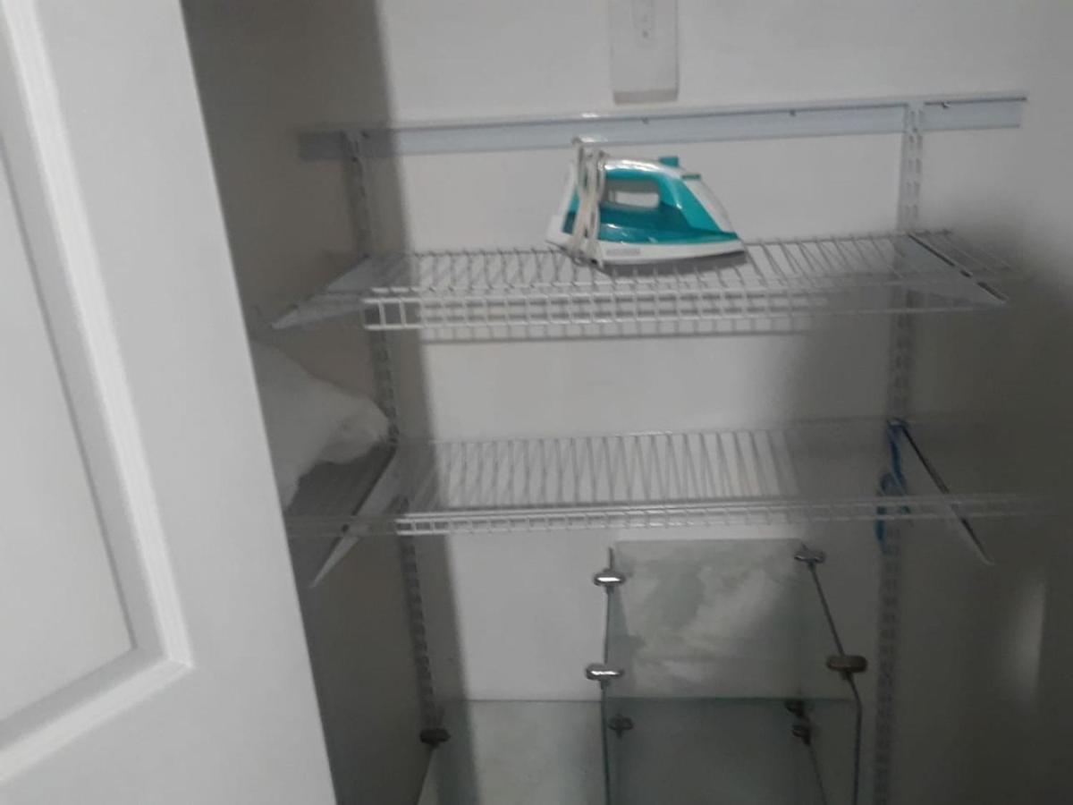 Snug Minimalist Full Bed With 50 Inch Smart Tv, Netflix, Airplay, Mini-Fridge, And 500 Mbps Wifi Near Fiu, Dolphin Mall, Airport Miami Esterno foto