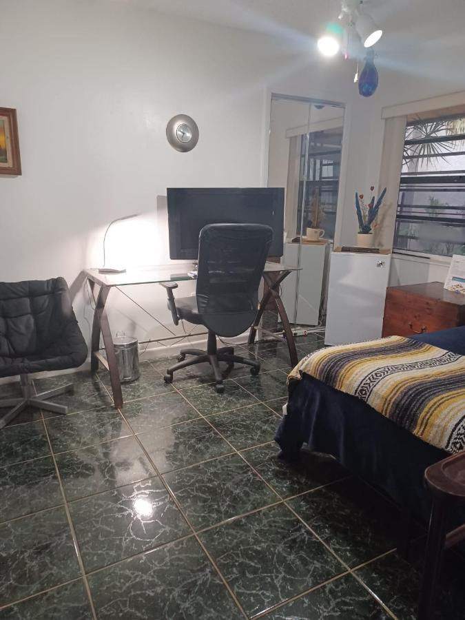 Snug Minimalist Full Bed With 50 Inch Smart Tv, Netflix, Airplay, Mini-Fridge, And 500 Mbps Wifi Near Fiu, Dolphin Mall, Airport Miami Esterno foto